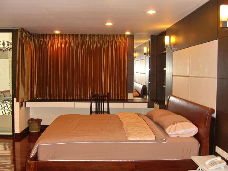 Eight Ville Bangkok Bagian luar foto