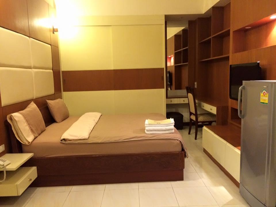 Eight Ville Bangkok Bagian luar foto