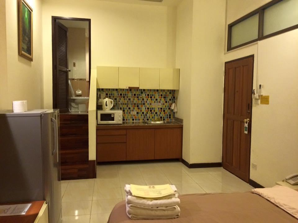 Eight Ville Bangkok Bagian luar foto