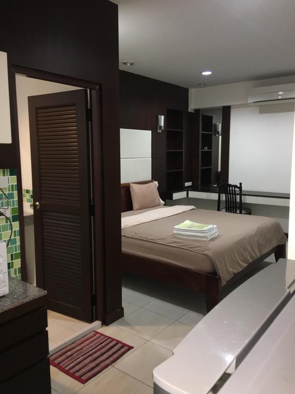Eight Ville Bangkok Bagian luar foto