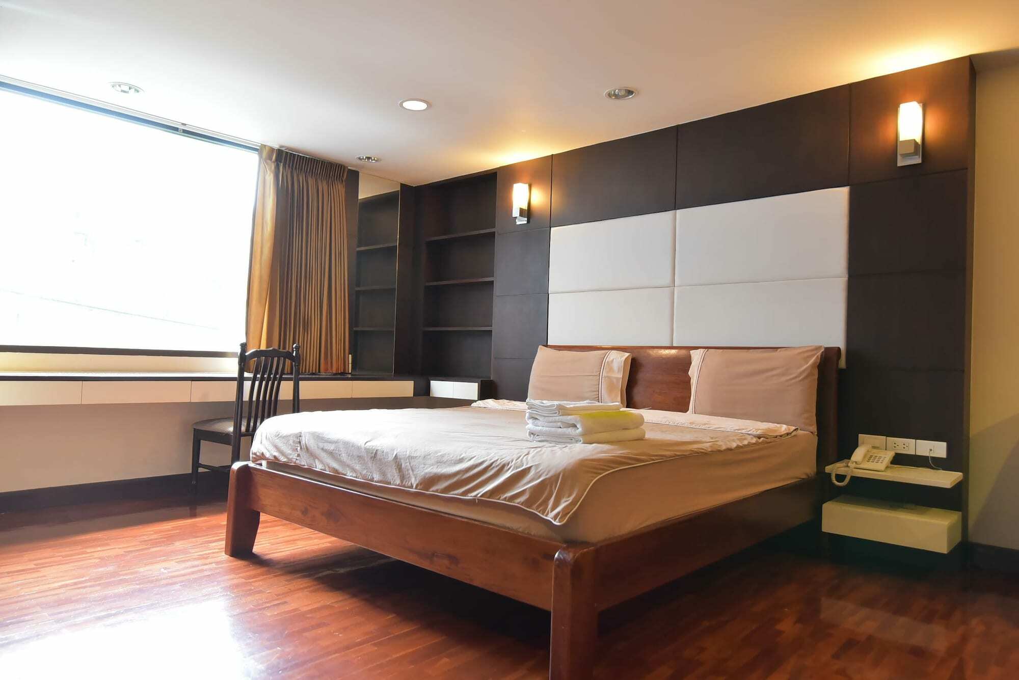 Eight Ville Bangkok Bagian luar foto